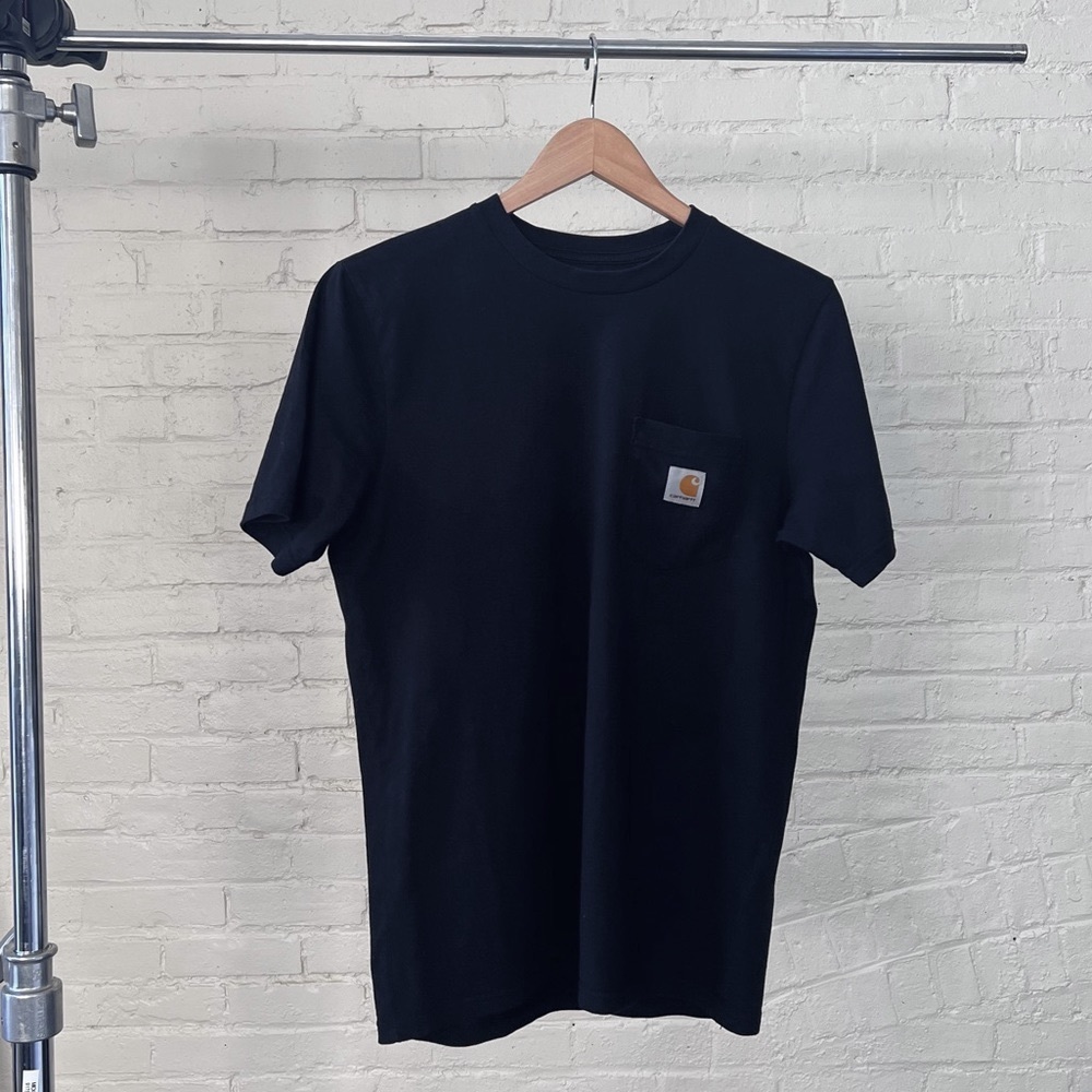 Carhartt Work In Progress Tee shirt with front pocket in Black SMALL